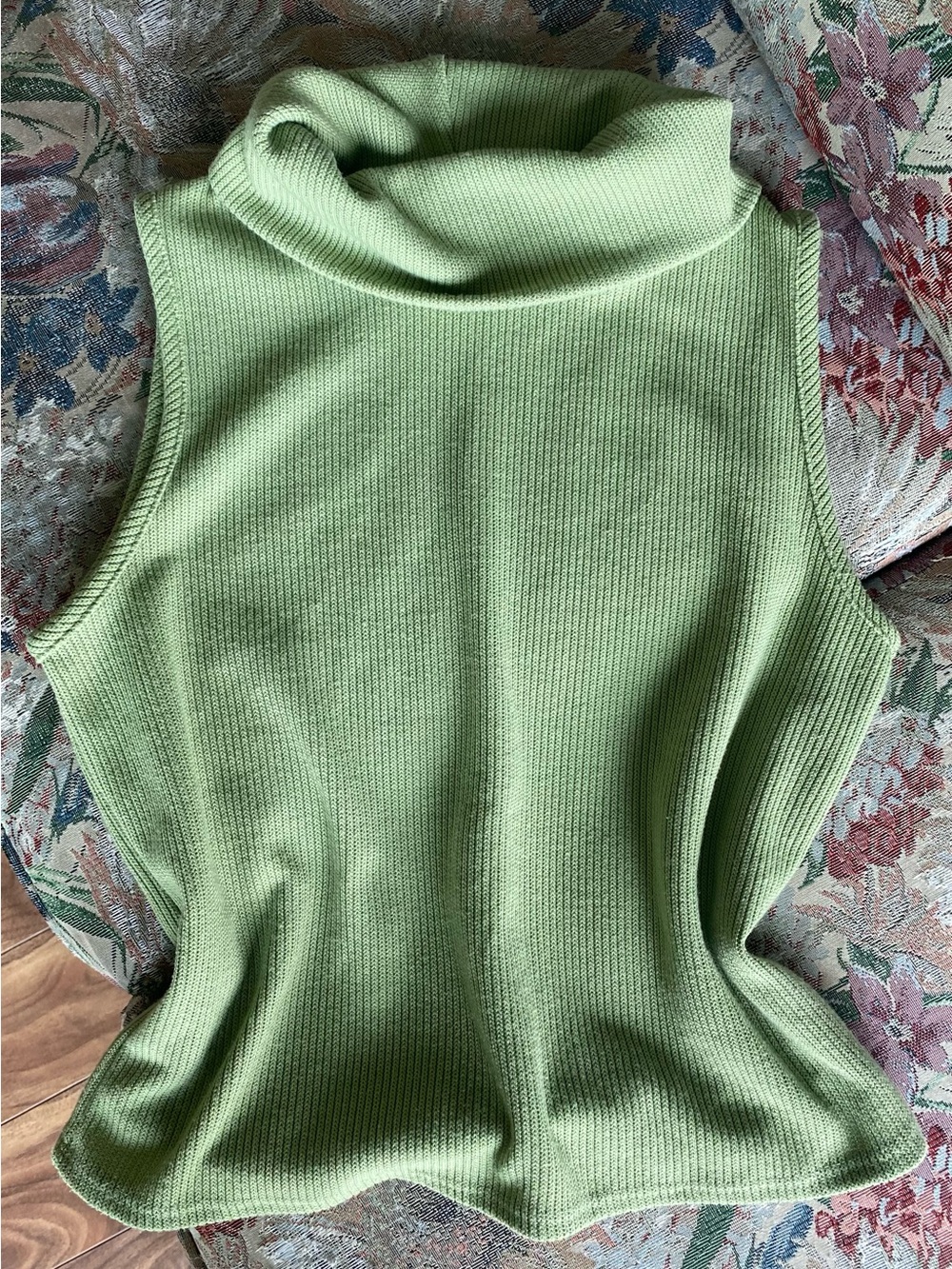 Sleeveless Turtleneck Knit Top - Light Green